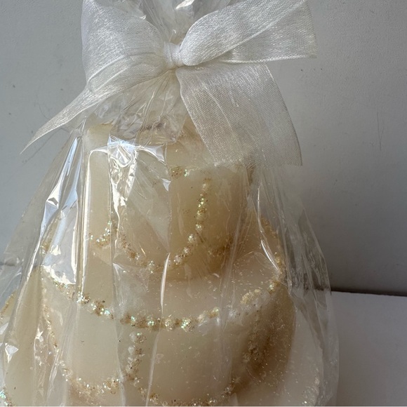 Scented Wedding Cake Candle 3-Tier Glitter Pearls New In Wrap 50hr - Picture 5 of 9